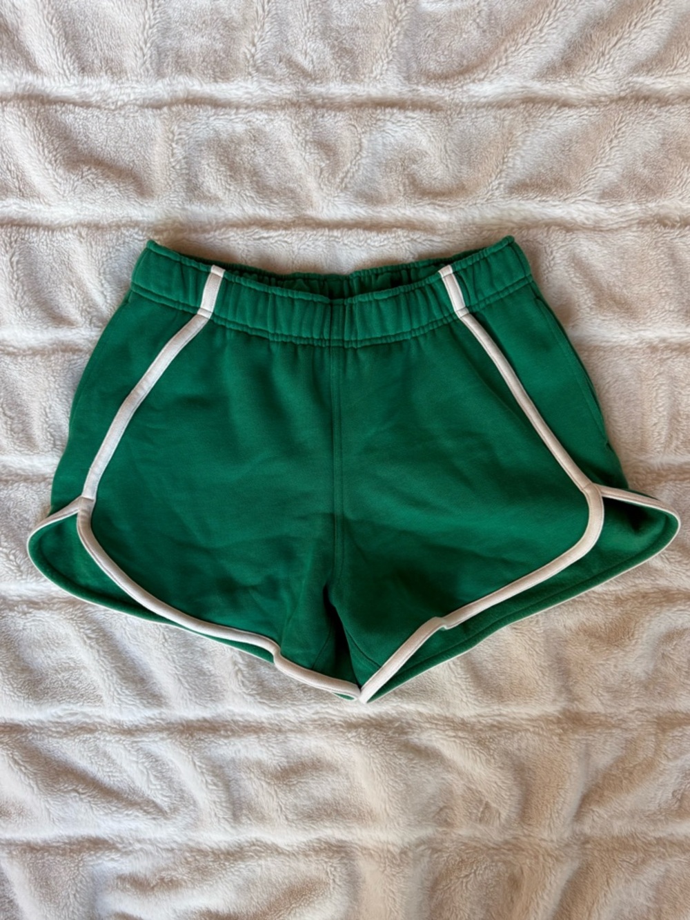 NWOT Lululemon Scuba Mid-Rise Oversized Short 3" *Trim